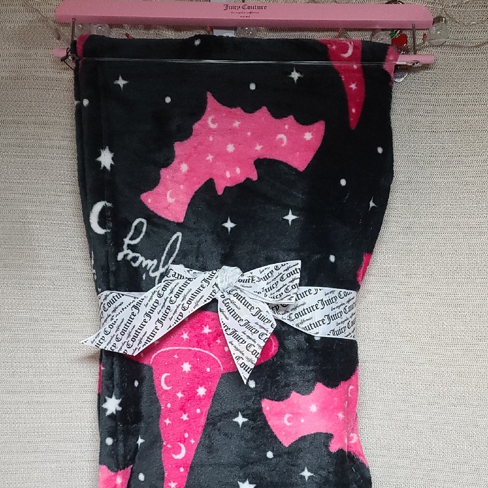 Juicy Couture Blanket Pink Witchy Hat And Bat Design Plush Printed Throw Nwt - Picture 6 of 8